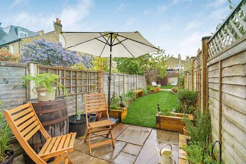 82 Waldron Road, London, SW18 3TD