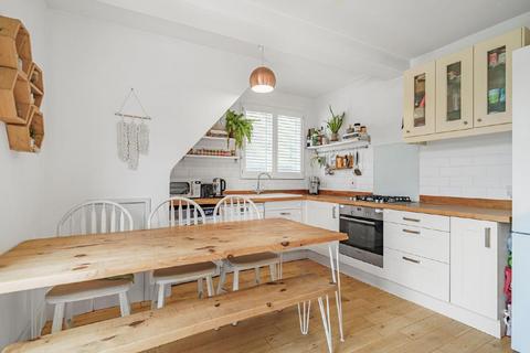 82 Waldron Road, London, SW18 3TD