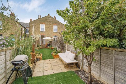 82 Waldron Road, London, SW18 3TD