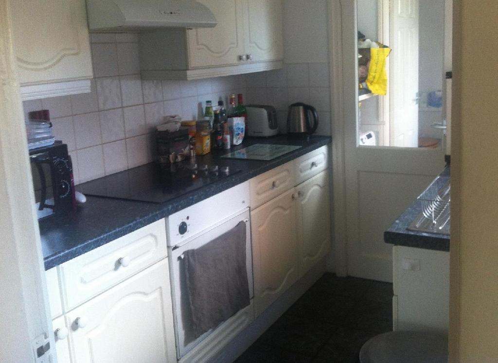 Flat1 Kitchen1.jpg