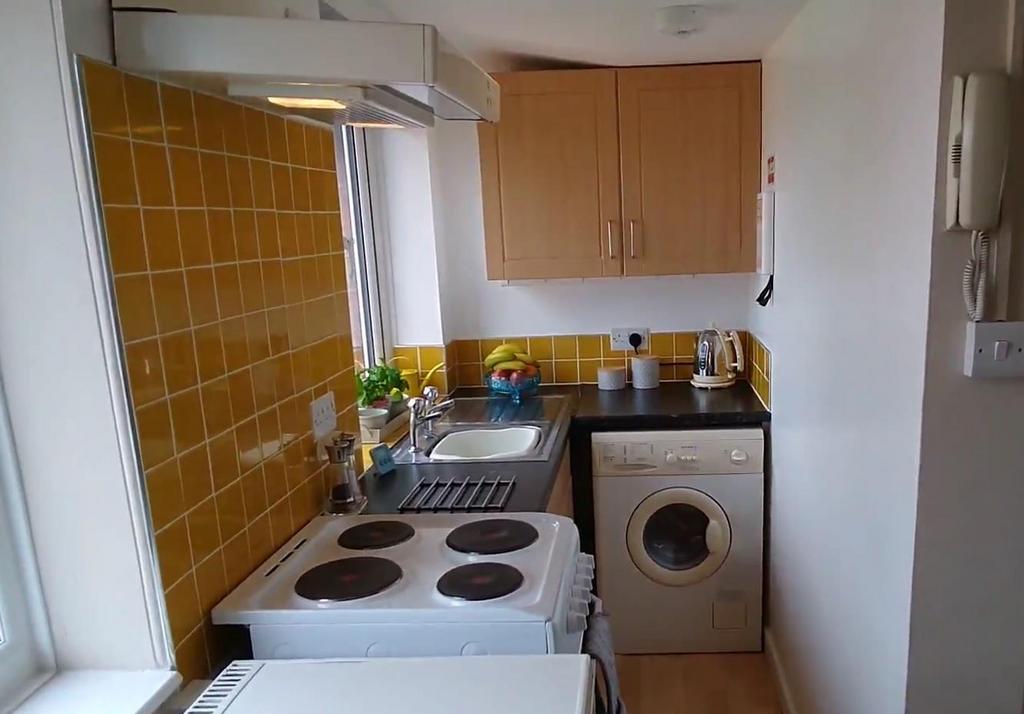Flat2 Kitchen.JPG