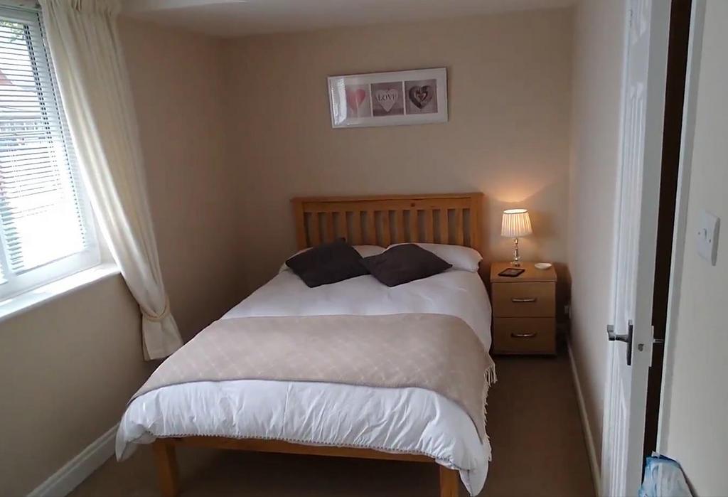 Flat2 Bedroom.JPG