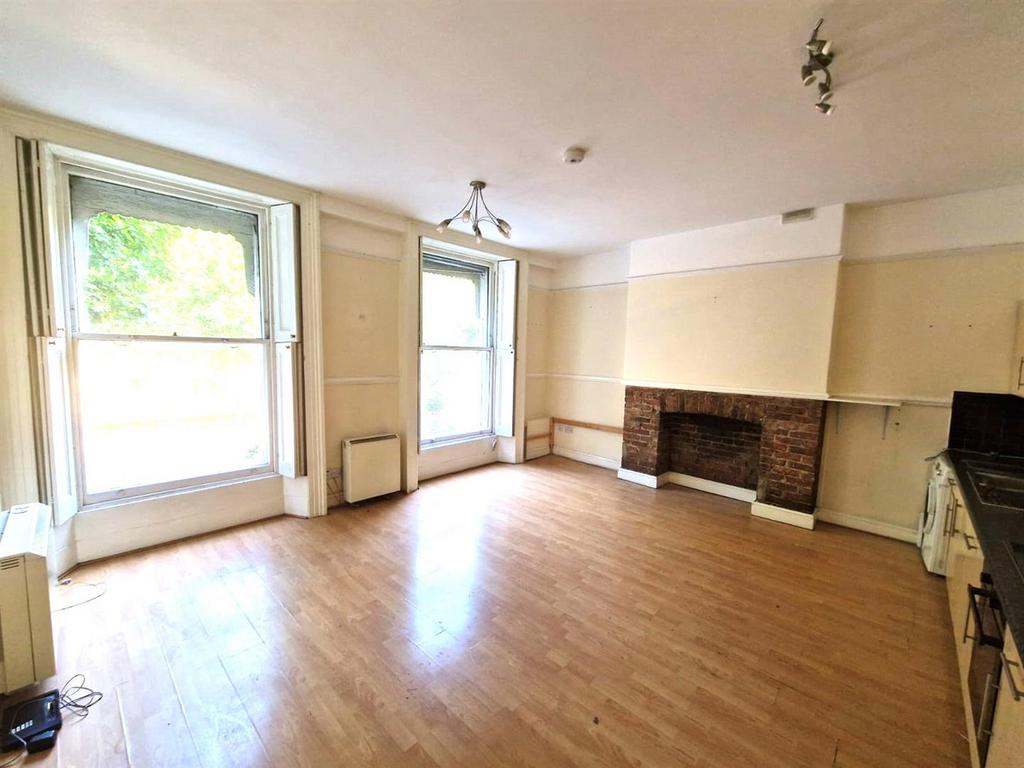 LOUNGE 2.jpg