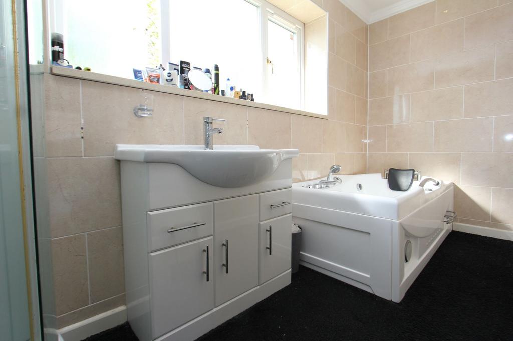 En Suite Bathroom