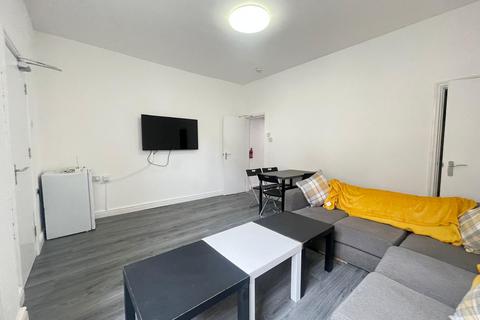 4 bedroom terraced house to rent, Liverpool Road, Eccles M30