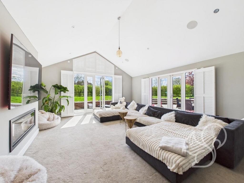 CAM05287 G0-PR0027-STILL013.jpg