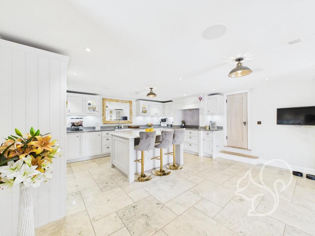 CAM05287 G0-PR0027-STILL019.jpg