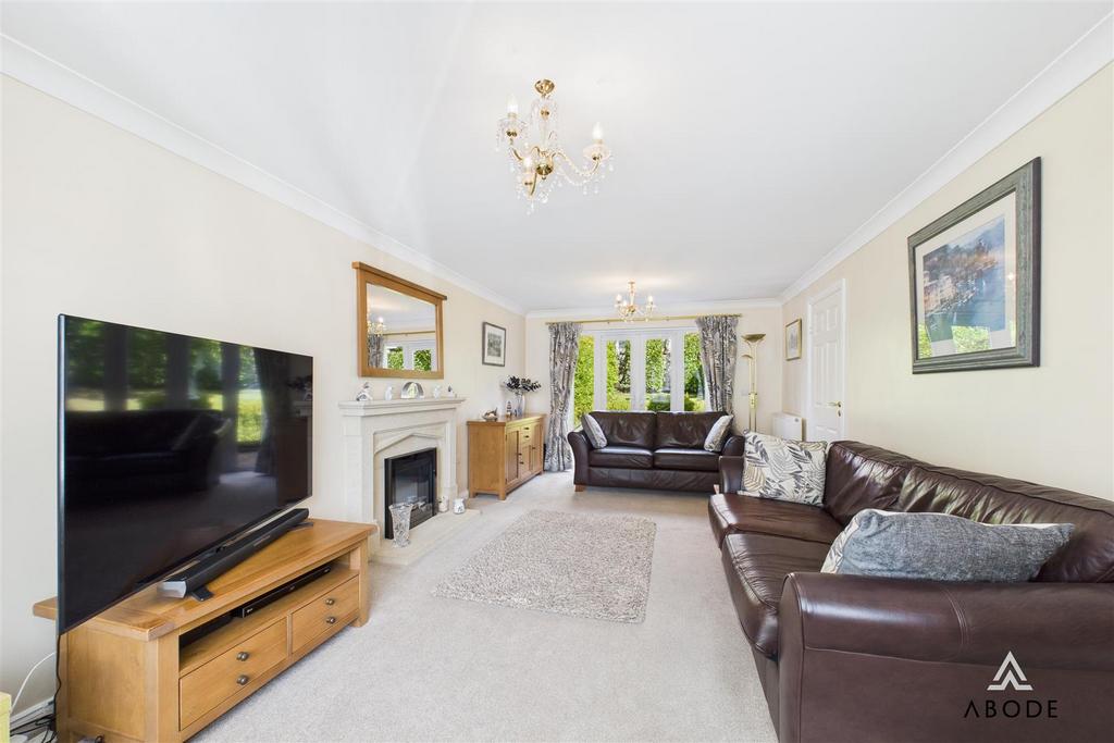 CAM02696 G0-PR0572-STILL004.jpg