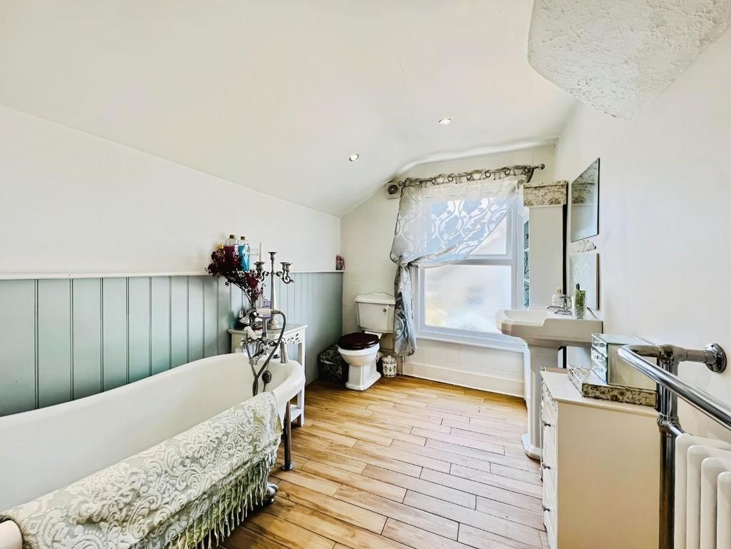 C23e1bb4-Bathroom.jpg