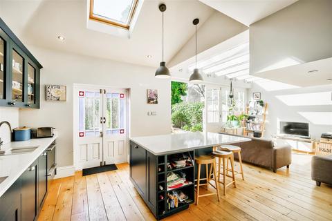 138 Windsor Road, London, E7 0RB