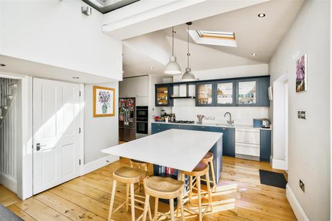 138 Windsor Road, London, E7 0RB