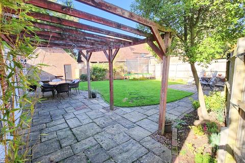 5 bedroom detached house for sale, Moat Close, Chipstead, Sevenoaks, TN13