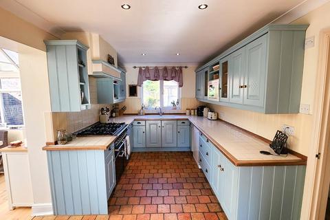 5 bedroom detached house for sale, Moat Close, Chipstead, Sevenoaks, TN13