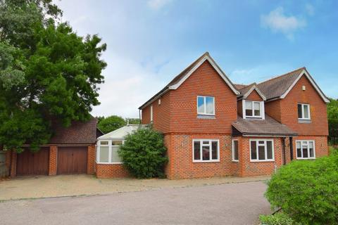 Moat Close, Chipstead, Sevenoaks, TN13