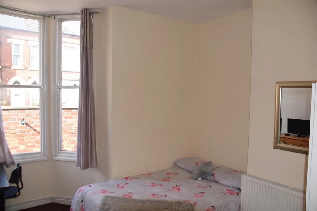 A bright and inviting double bedroom featuring ...