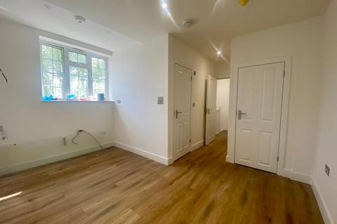 Studio to rent, London SW15