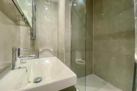 Studio to rent, London SW15