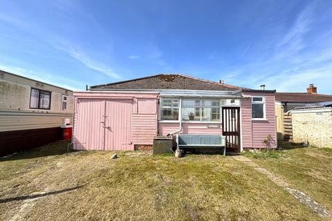 2 bedroom detached bungalow for sale, SNETTISHAM BEACH - Detached Holiday Chalet Overlooking Beach & Lake