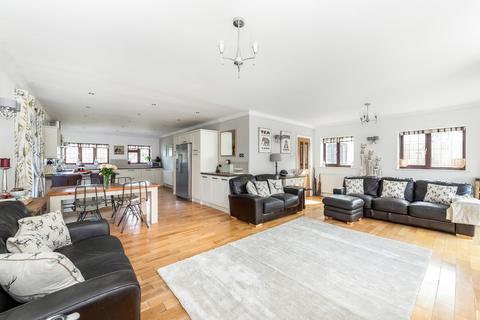 undefined, Purley CR8