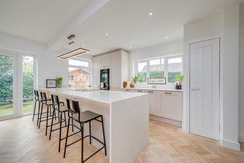 3 bedroom semi-detached house for sale, Lincoln Grove, Liversedge