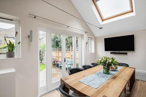 30 Vanderbilt Road, London, SW18 3BQ