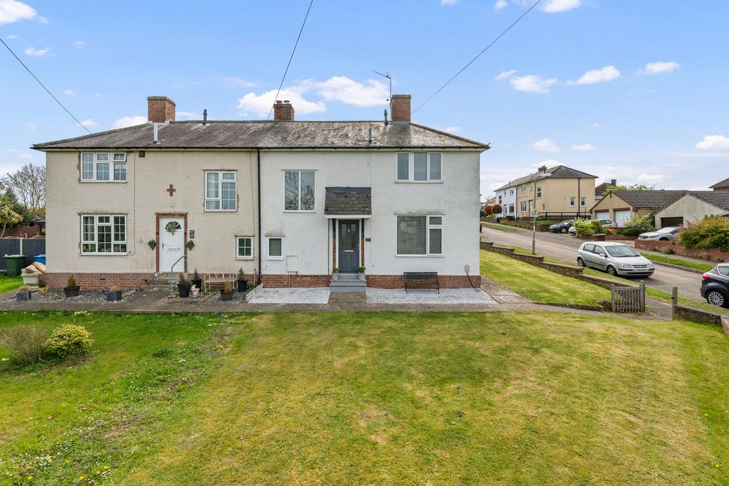 Rockingham Road, Cottingham, LE16 3 bed semi-detached house - £325,000