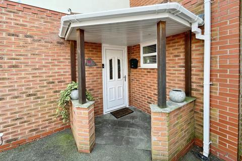 17 Castle Drive, Whitby, Ellesmere Port, CH65 6SJ