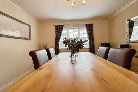 17 Castle Drive, Whitby, Ellesmere Port, CH65 6SJ