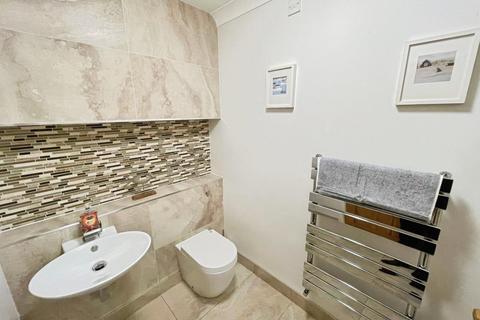 17 Castle Drive, Whitby, Ellesmere Port, CH65 6SJ