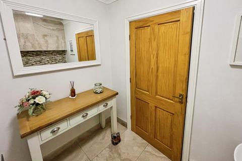 17 Castle Drive, Whitby, Ellesmere Port, CH65 6SJ