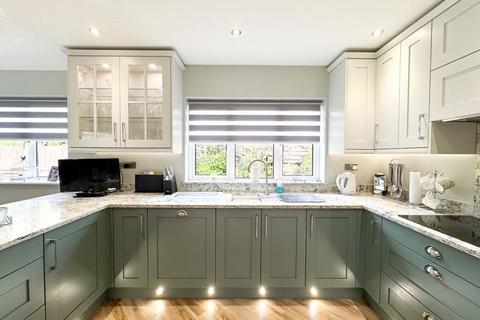3 bedroom detached bungalow for sale, CAMARGUE AVENUE, WALTHAM