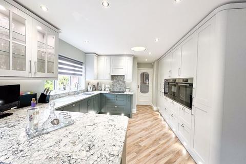 3 bedroom detached bungalow for sale, CAMARGUE AVENUE, WALTHAM