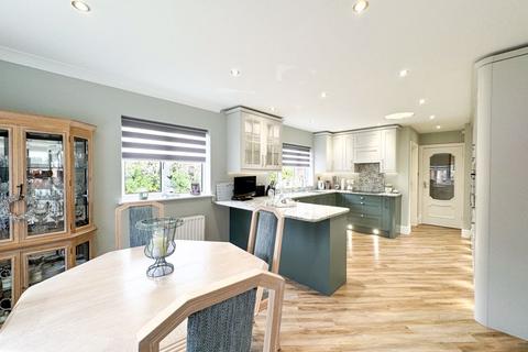 4 Camargue Avenue, Waltham, Grimsby, DN37 0PA