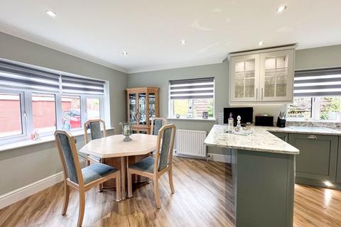4 Camargue Avenue, Waltham, Grimsby, DN37 0PA