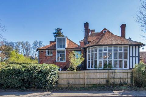 Angley Road, Cranbrook, Kent, TN17 2LE