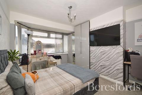 3 bedroom terraced house for sale, Fourth Avenue, Romford, RM7
