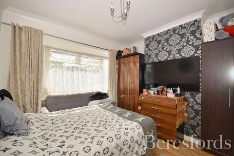 3 bedroom terraced house for sale, Fourth Avenue, Romford, RM7