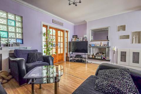 3 bedroom terraced house for sale, Bridport Avenue, Romford, RM7