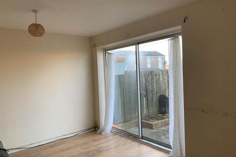 3 bedroom terraced house to rent, Campion Close, Chelylesmore, Coventry