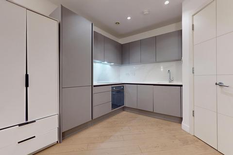 Studio to rent, New Horizons Court