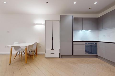 Studio to rent, New Horizons Court