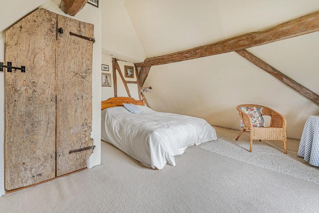 BEDROOM 4.jpg