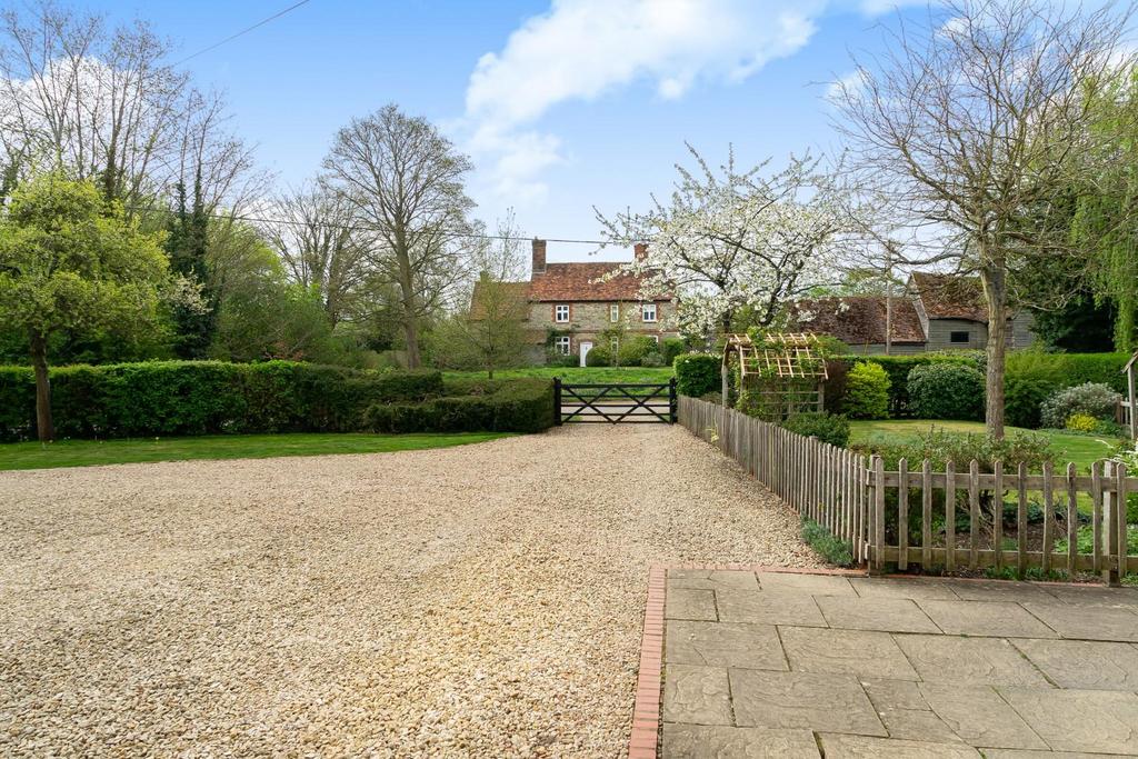 FORECOURT &amp; FARMHOUSE VIEW BEYOND.jpg