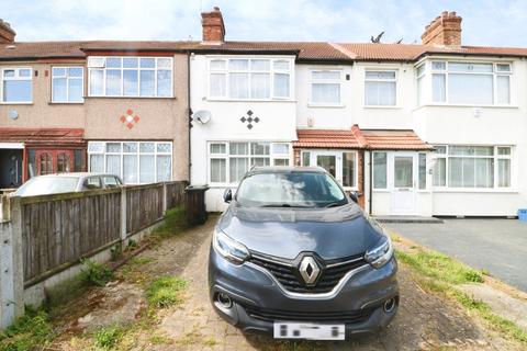 3 bedroom terraced house to rent, Wray Avenue, Ilford IG5