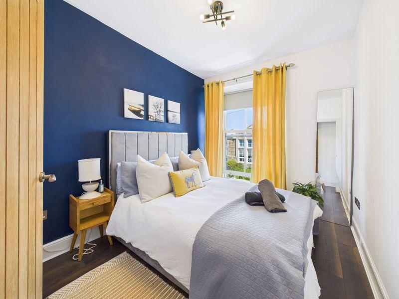 Studio flat bedroom