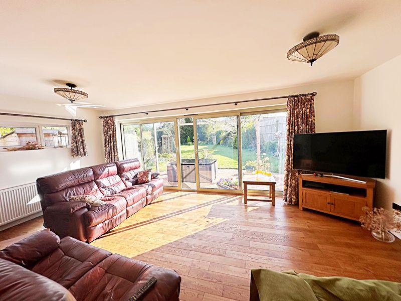 Lounge 1