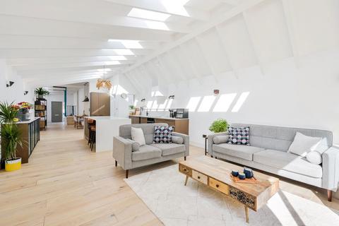 4 bedroom semi-detached house for sale, Somerset Road, Redhill RH1