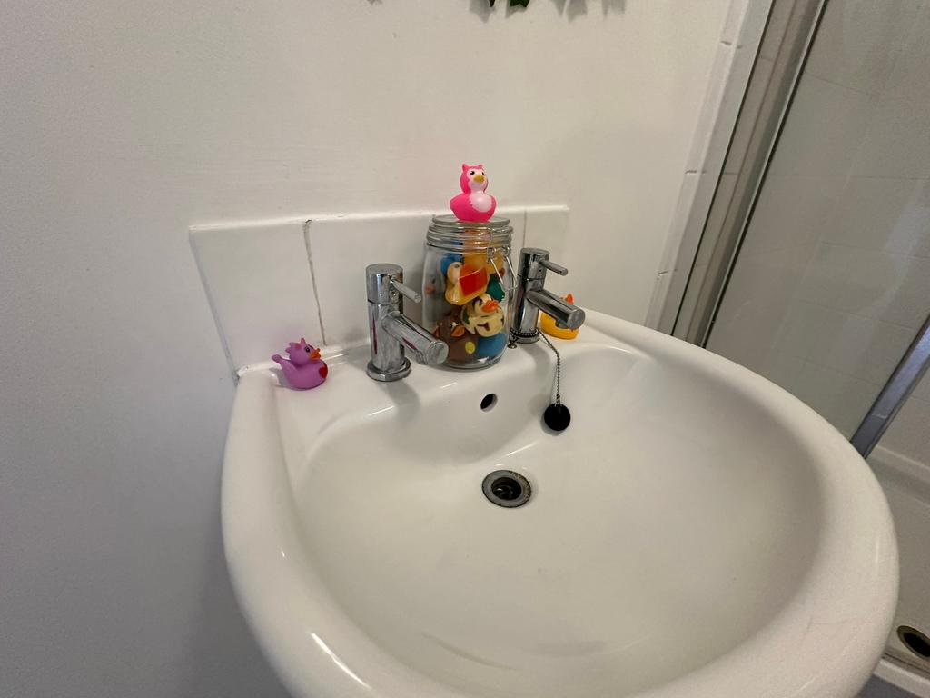 A charming bathroom featuring a stylish sink ad...