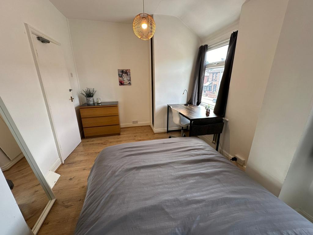 A cozy double bedroom featuring a comfortable b...