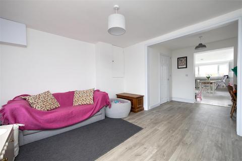 19 Newleaze, Steeple Ashton, Trowbridge, BA14 6EF